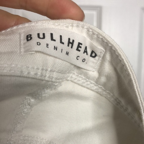 Bullhead Frayed Short Short White Floral 9 - Picture 5 of 7